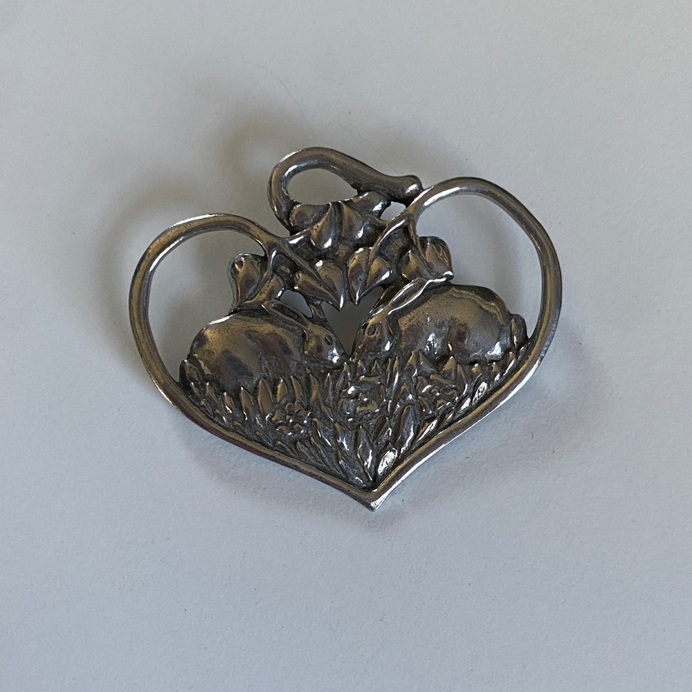 Seagull Pewter Heart Shaped Bunny Brooch